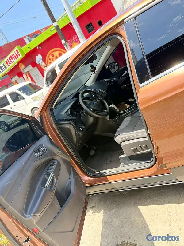 jeepetas y camionetas - Venta de traspaso. Ford Escape SE 2017 7