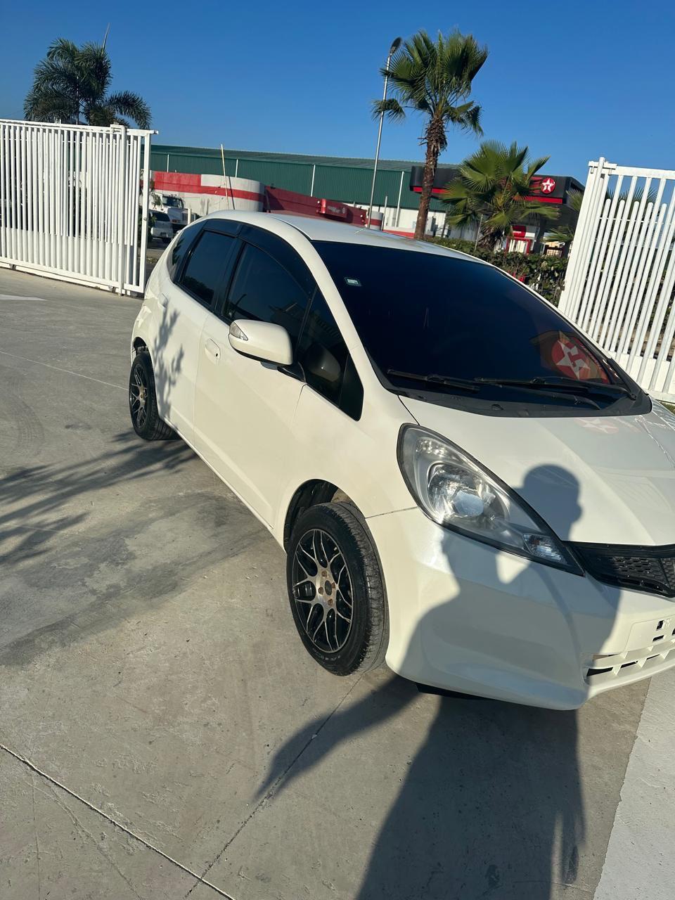 carros - La Honda Fit trae unos aros deportivos y esta nuev 1