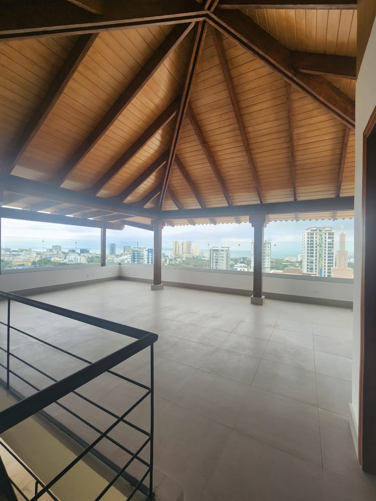 apartamentos - Alquiló Ph en serralles 4 hab. Com baño 3 parqueos 5