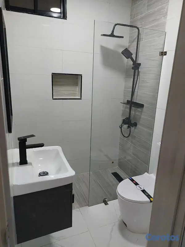 apartamentos - 4to nivel remodelado, Urb. Tropical 5