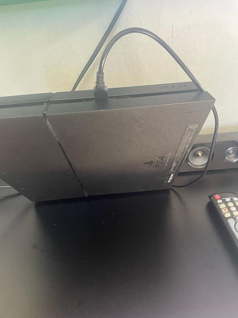 consolas y videojuegos - PlayStation 4 usado con 1 control 2
