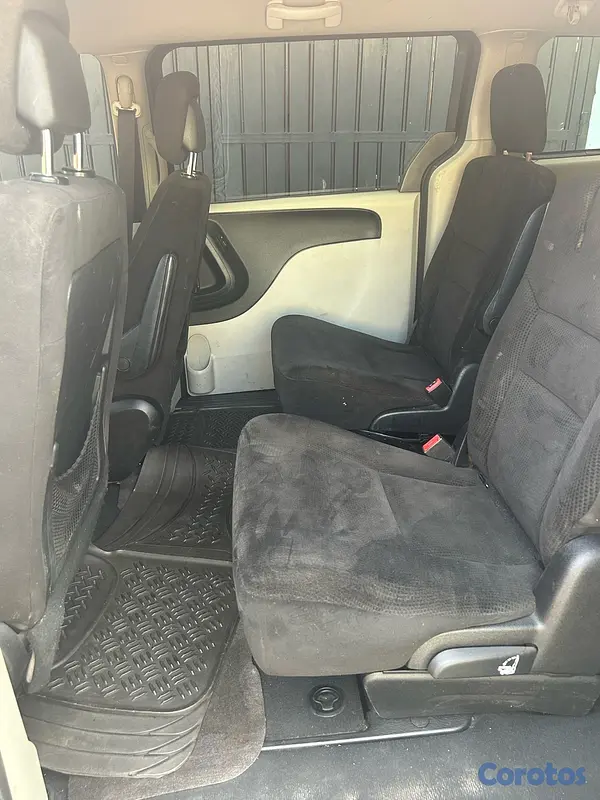 otros vehiculos - vendo Dodge Caravan 2012 4