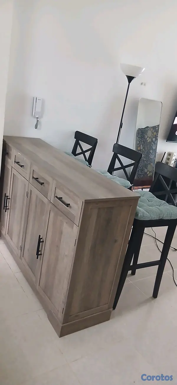 muebles y colchones - Credenza de 4 puertas y 4 gavetas 
3 sillas desayunandor de ikea  7
