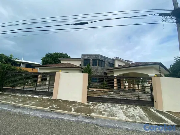 casas - casa amplia en residencial de puerto plata  4