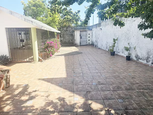 casas - Casa en Venta céntrica y comercial  2