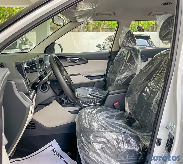 jeepetas y camionetas - Kia Carens 2026 6