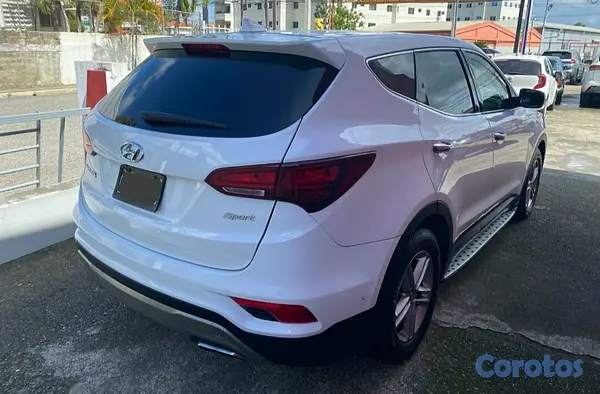 jeepetas y camionetas - 2017 Hyundai Santa Fe  8