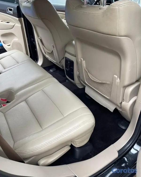 jeepetas y camionetas - JEEP GRAND CHEROKEE LAREDO 2016 7
