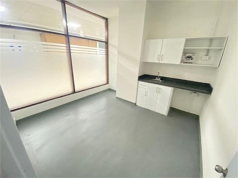 oficinas y locales comerciales - Local Naco primer nivel 222 m 4