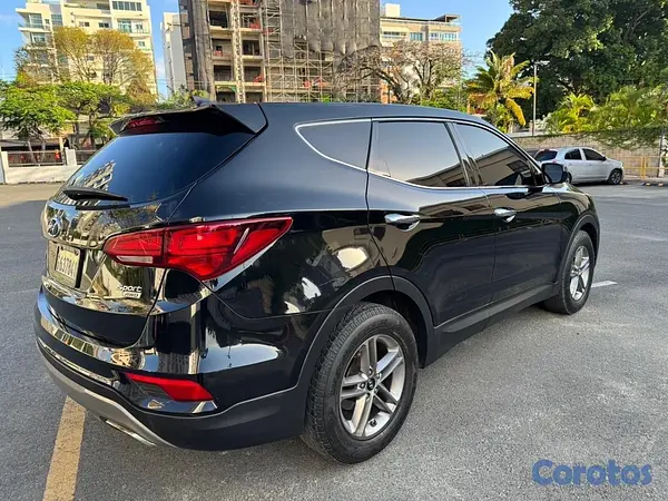 jeepetas y camionetas - Hyundai Santa Fe 2017 4