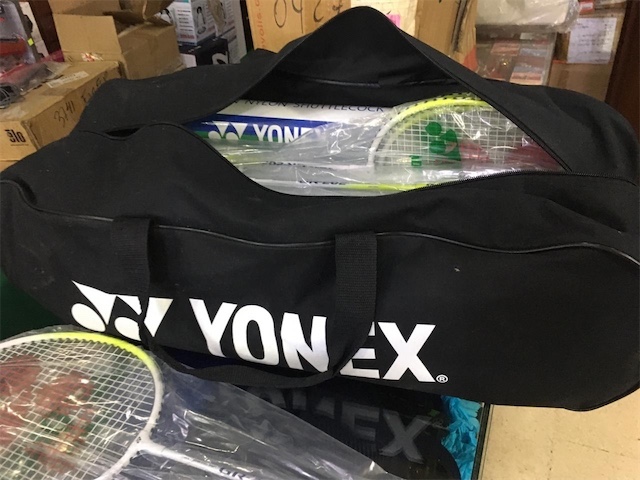 deportes - Yonex. Set de Bádminton. Raqueta, tubos de ganso, malla y bulto. 1