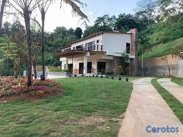 casas - Villa Exclusiva en La Colonia | Vive Rodeado de Na 13