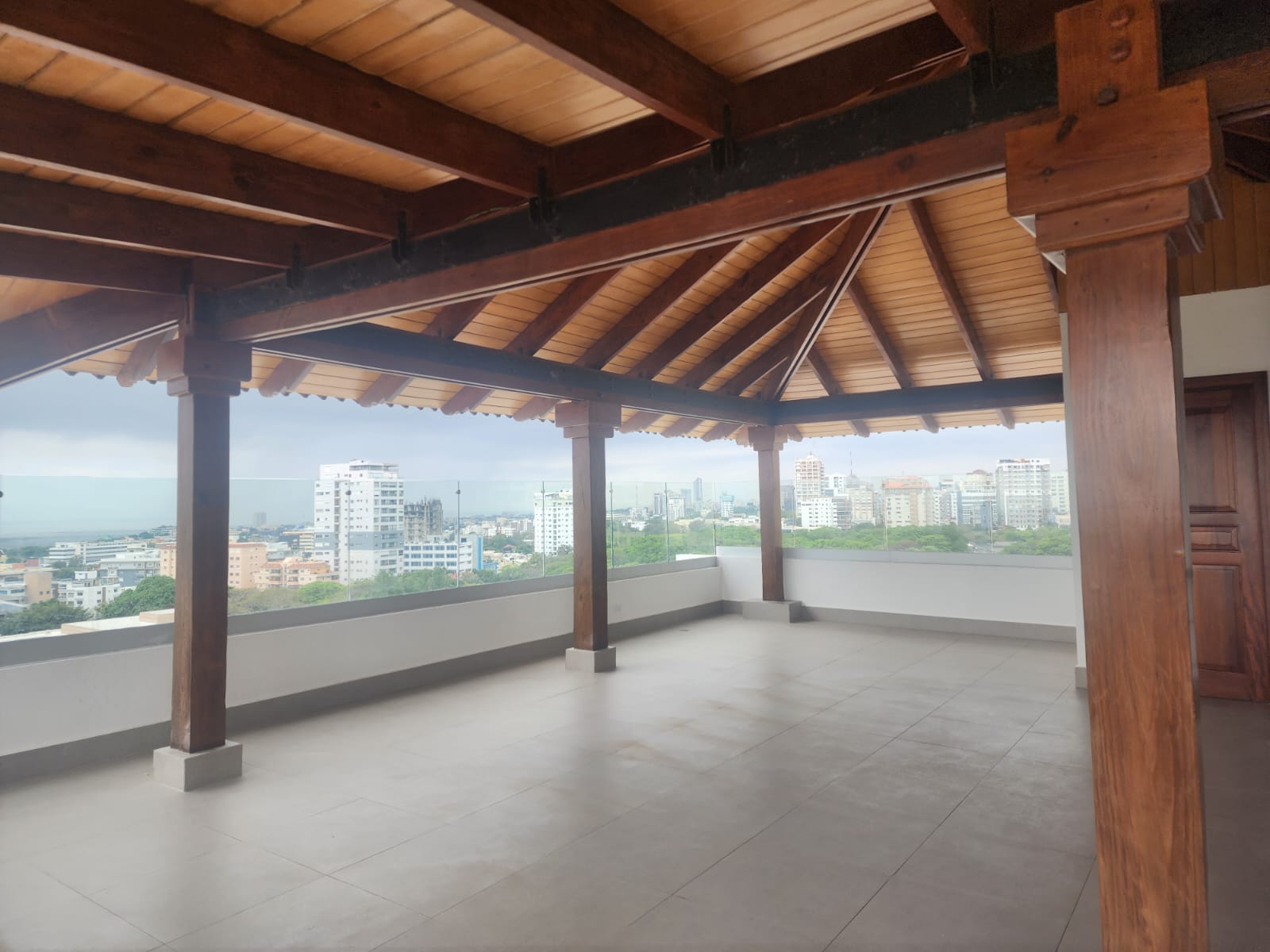 apartamentos - Alquiló Ph en serralles 4 hab. Com baño 3 parqueos 6