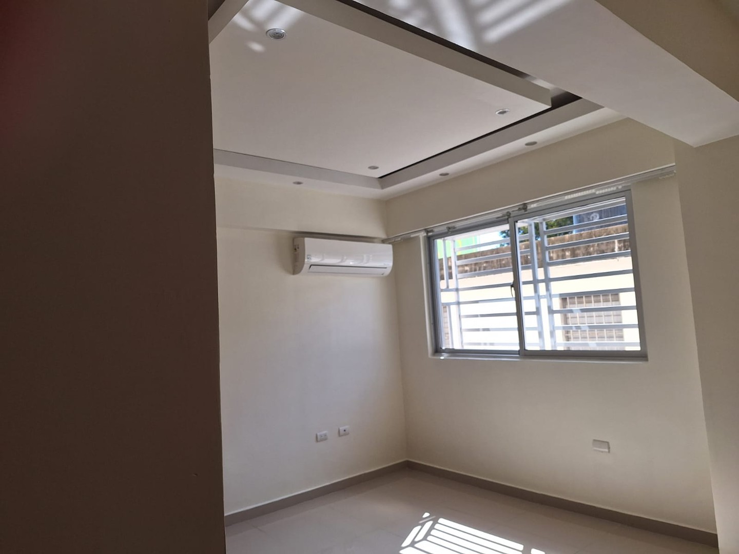 apartamentos - Alquilo en Los Prados.
Apartamento 2 nivel, 120 metros, con 3 hab, 
usd$1000 5