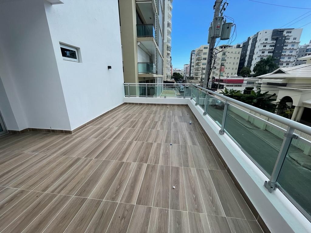 apartamentos - Evaristo moralesVendo exclusivo apartamento de 150 metros.  3