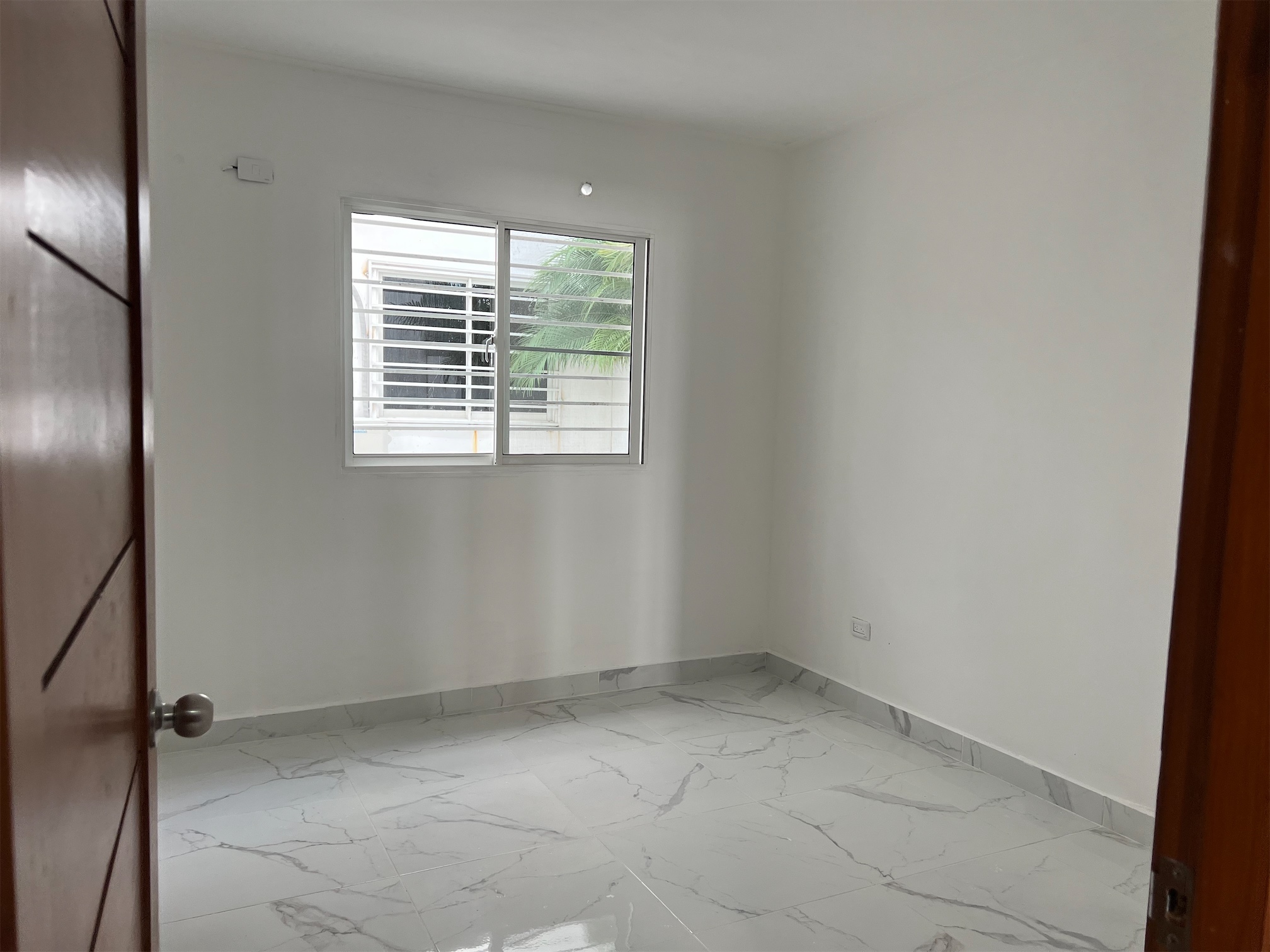 apartamentos - Vendo primer nivel remodelado en palma real 1