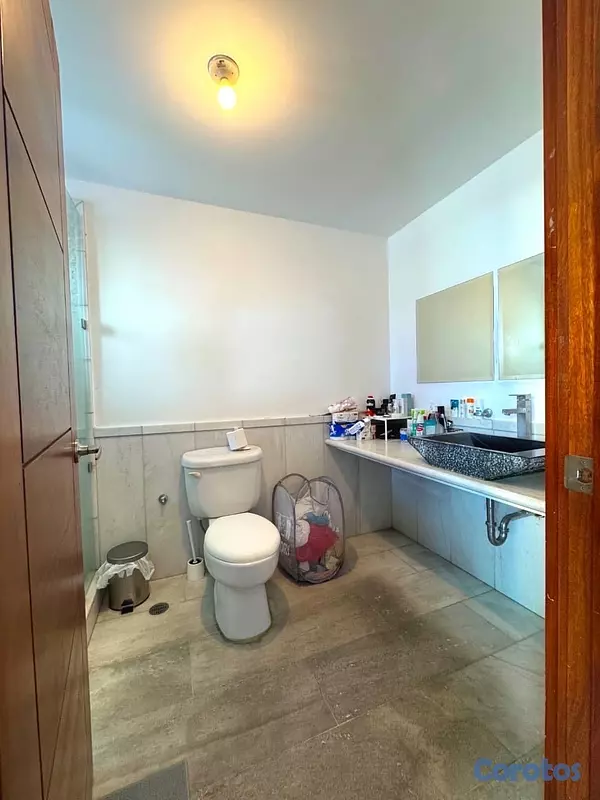 apartamentos - vendo Evaristo Morales piso 4 dos habitaciones dos baños dos parqueos no servici 11
