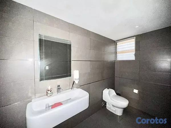 oficinas y locales comerciales - hermoso local comercial en buenas condiciones  5