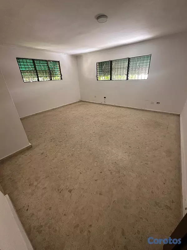 casas - Vendo Casa de 3 niveles en La Castellana, 4 HABS., 350 Mts.2 de OPORTUNIDAD 3