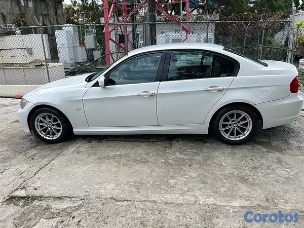 carros - BMW serie 3 año 2011 2
