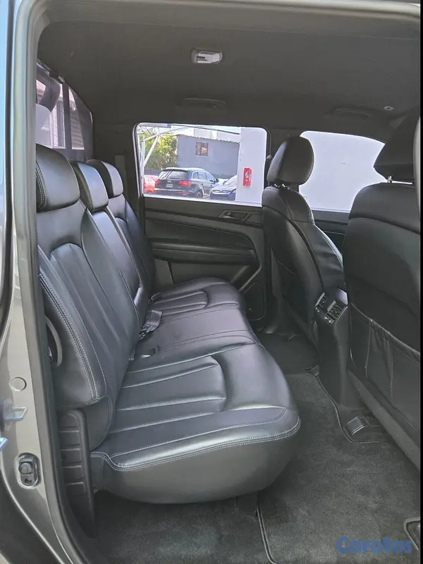 jeepetas y camionetas - KGM REXTON 2021 GRIS OSCURO DIESEL 18