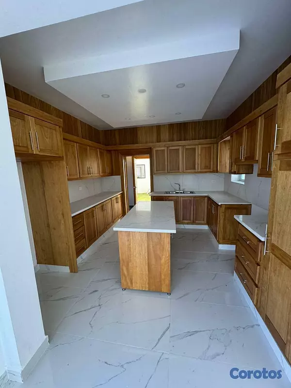 casas - 🏡 Casa de 2 Niveles en Venta – Residencial  7