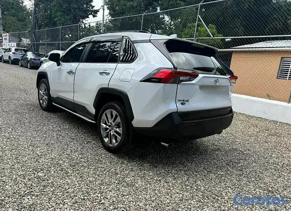 jeepetas y camionetas - Toyota rav4 2023 xle premium  3