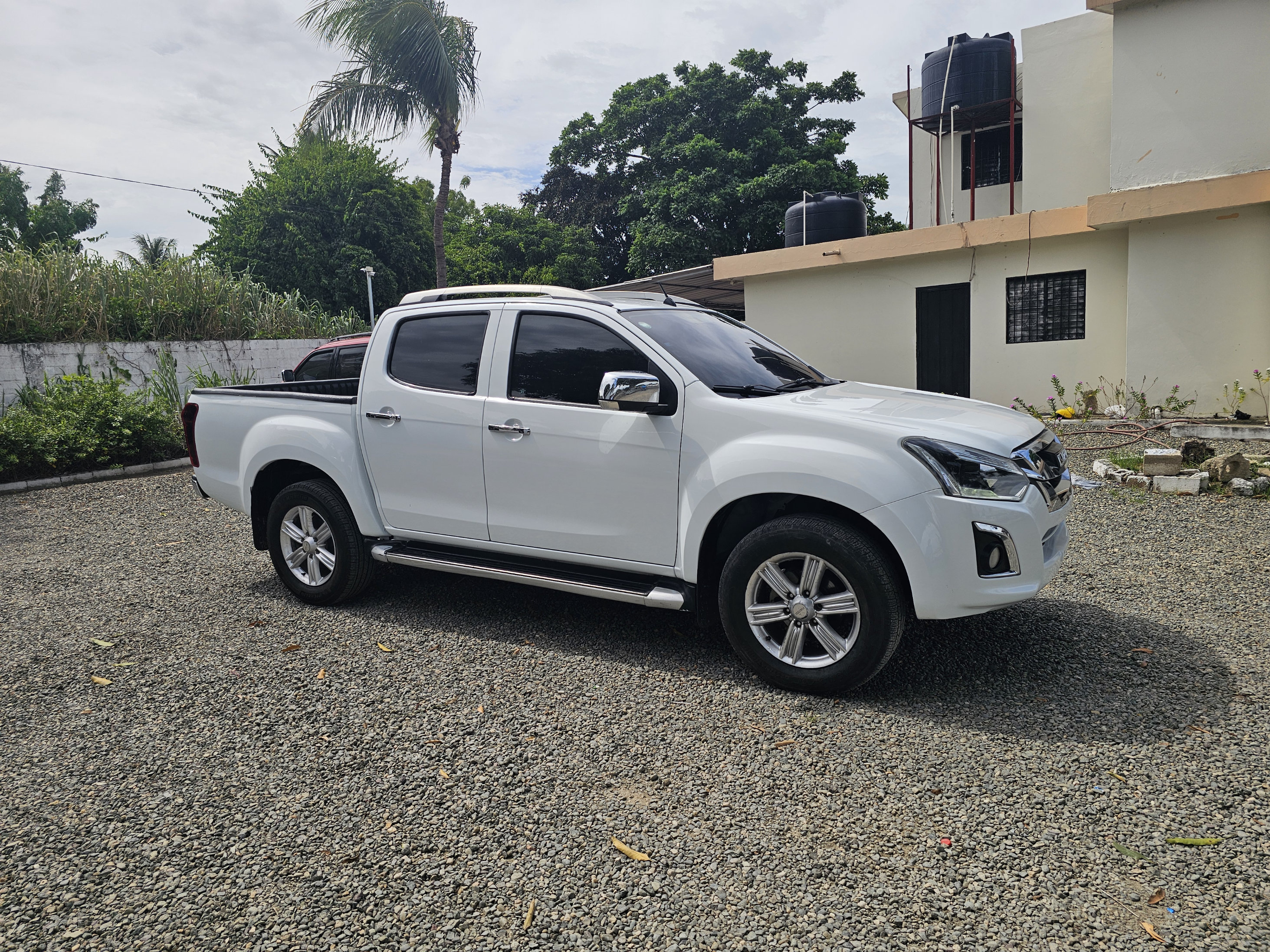 jeepetas y camionetas - Isuzu D-max 2017 full 0