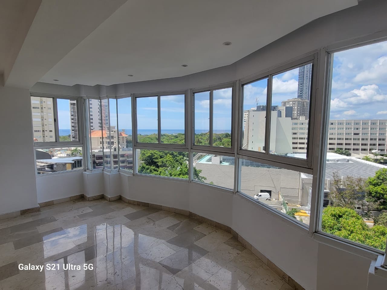 apartamentos - Vendo Apartamento Piso 6 En Los Cacicazgos de 3 Habs Con Vista Al Mar
 0