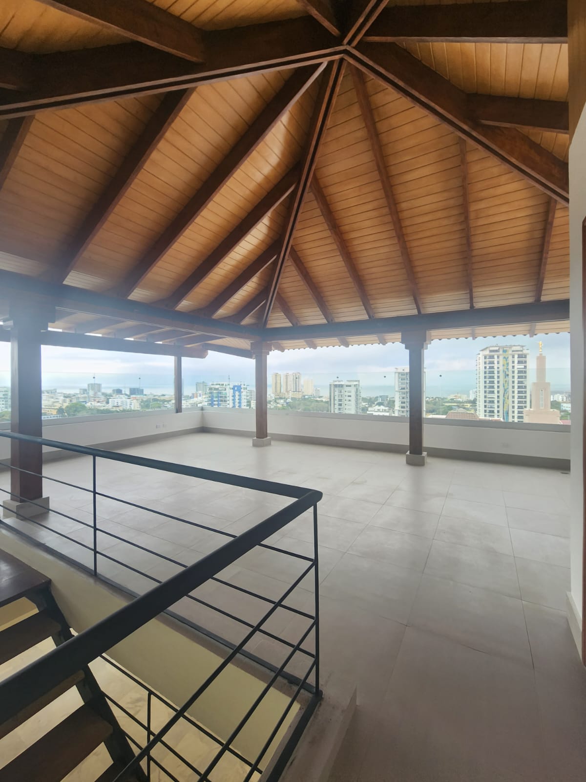 apartamentos - Alquiló Ph en serralles 4 hab. Com baño 3 parqueos 7