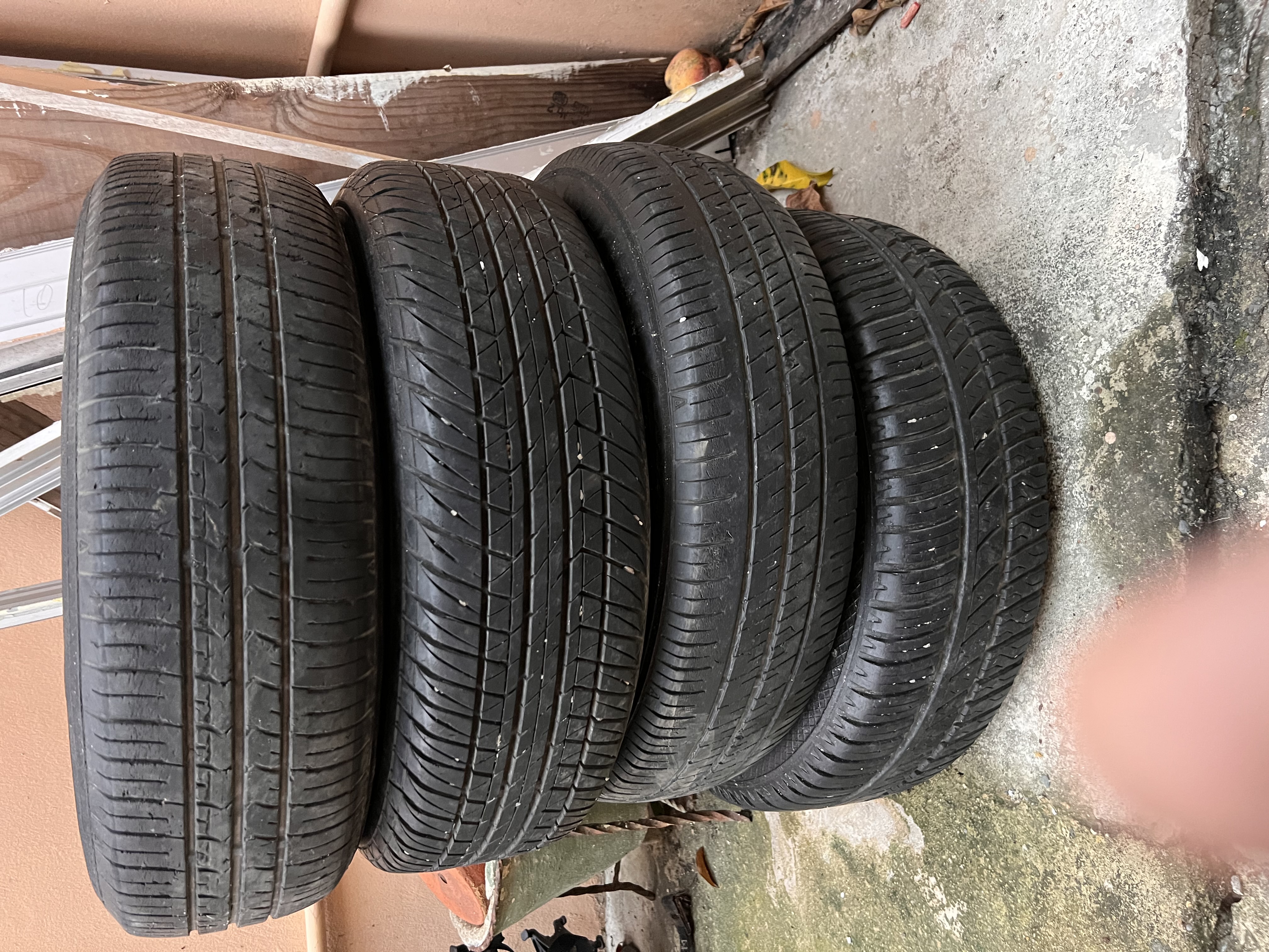 jeepetas y camionetas - Vendo 4 aros 14 con todo y gomas  1