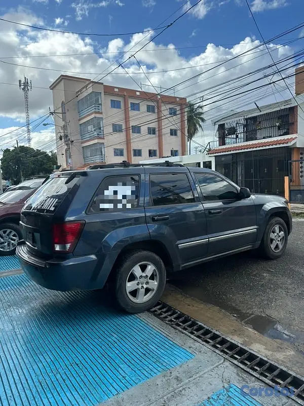 jeepetas y camionetas - Jeep Grand Cherokee Laredo 4x4 2010 4