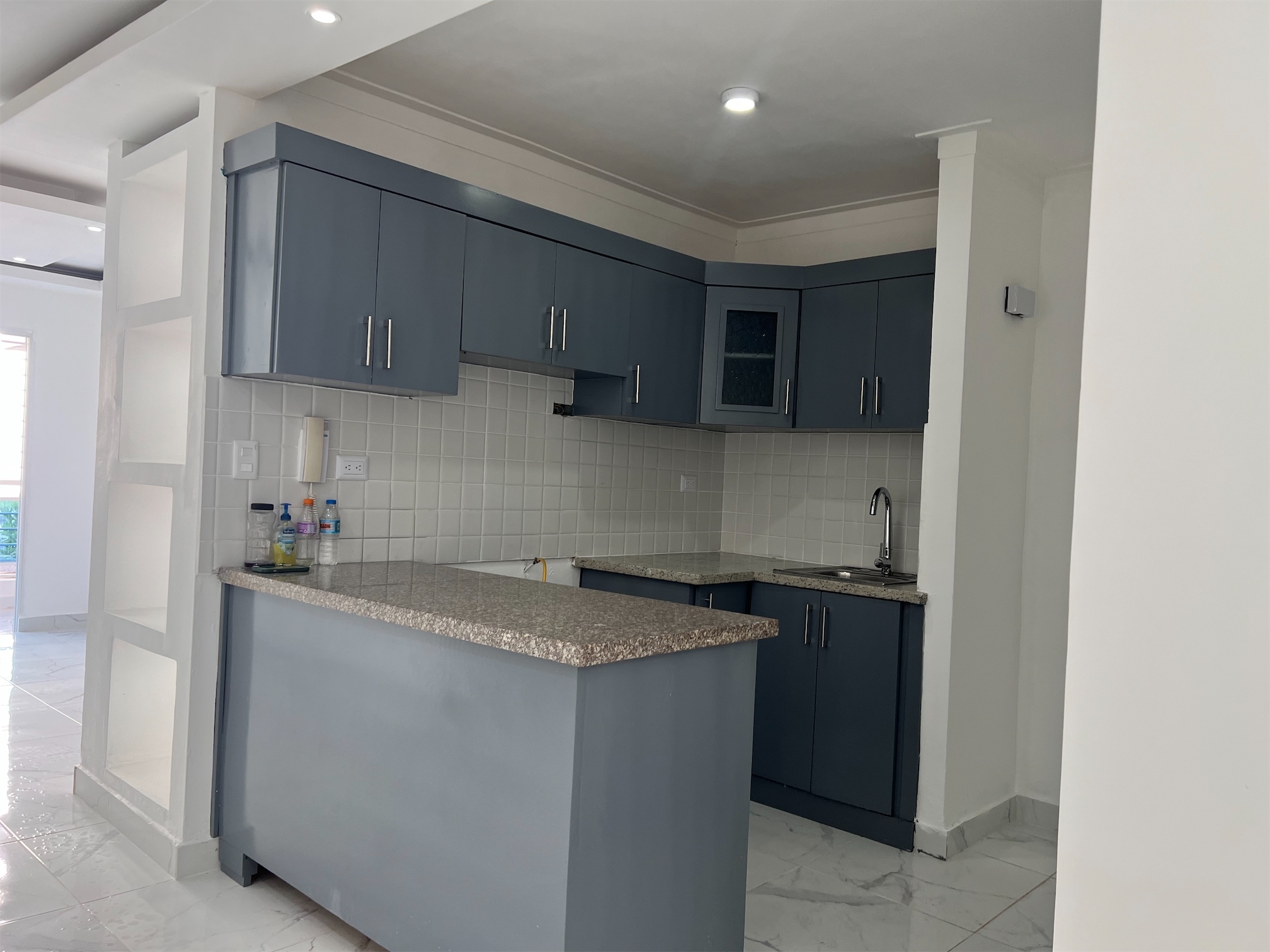 apartamentos - Vendo primer nivel remodelado en palma real 2