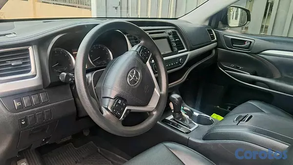 jeepetas y camionetas - Toyota higlander le 2019 7