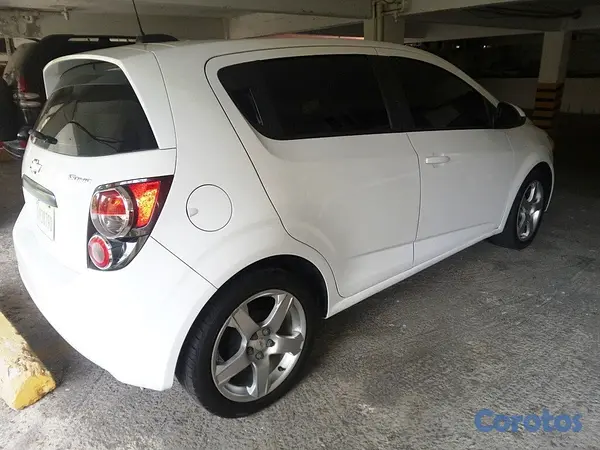 carros - Chevy Sonic Mecanico 2015 LS Hatchback  4
