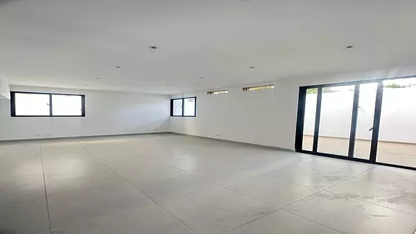 oficinas y locales comerciales - ALQUILER LOCAL COMERCIAL DE 131MTS2-SECTOR LA JULIA 4