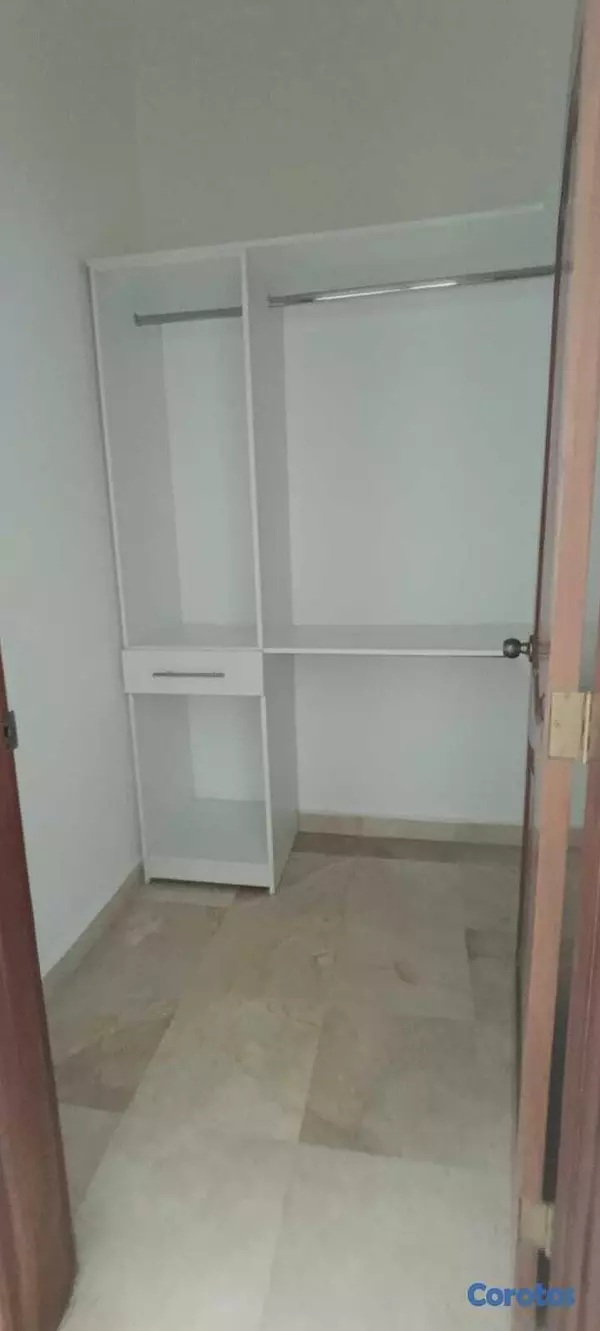 apartamentos -   Renacimiento Apartamento de 250 MTS , piso alto excelente distribución  8