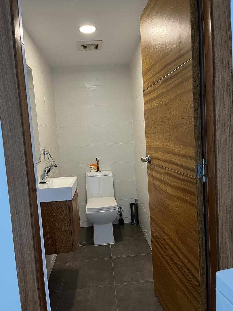 apartamentos - Alquilo moderno apartamento en el Evaristo Morales con línea blanca 4