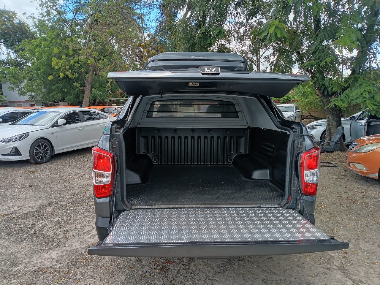 jeepetas y camionetas - KGM REXTON 2019 GRIS OSCURO DIESEL 3