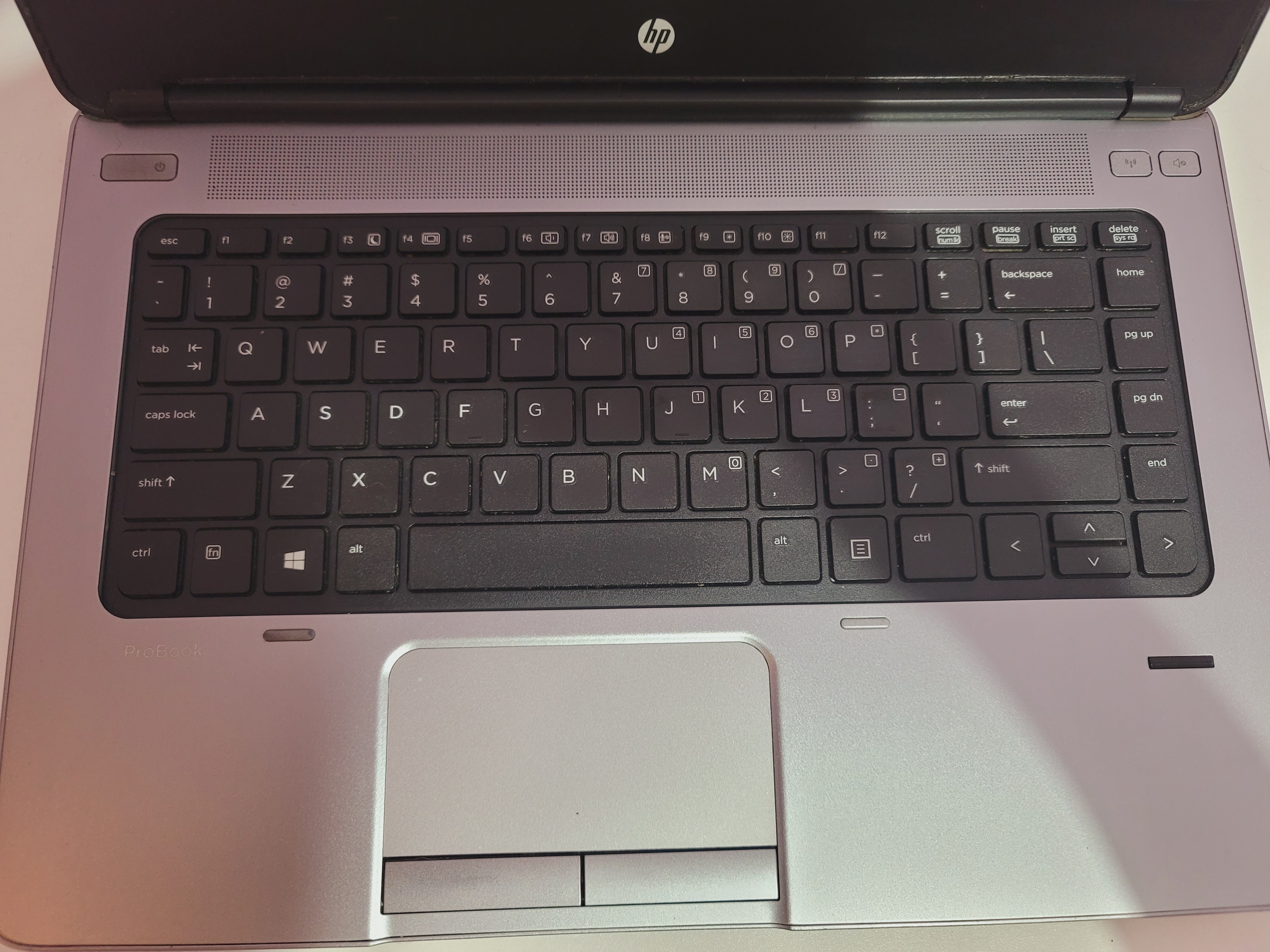 computadoras y laptops - Vendo Laptop HP (Batería Dañada) 9