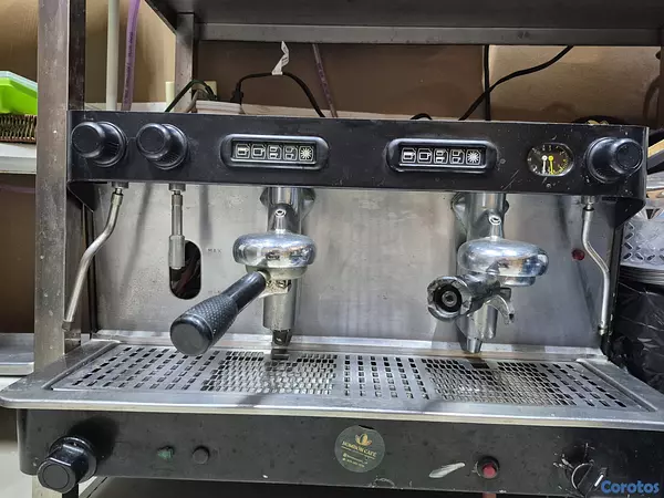 equipos profesionales - Máquina de café industrial  6