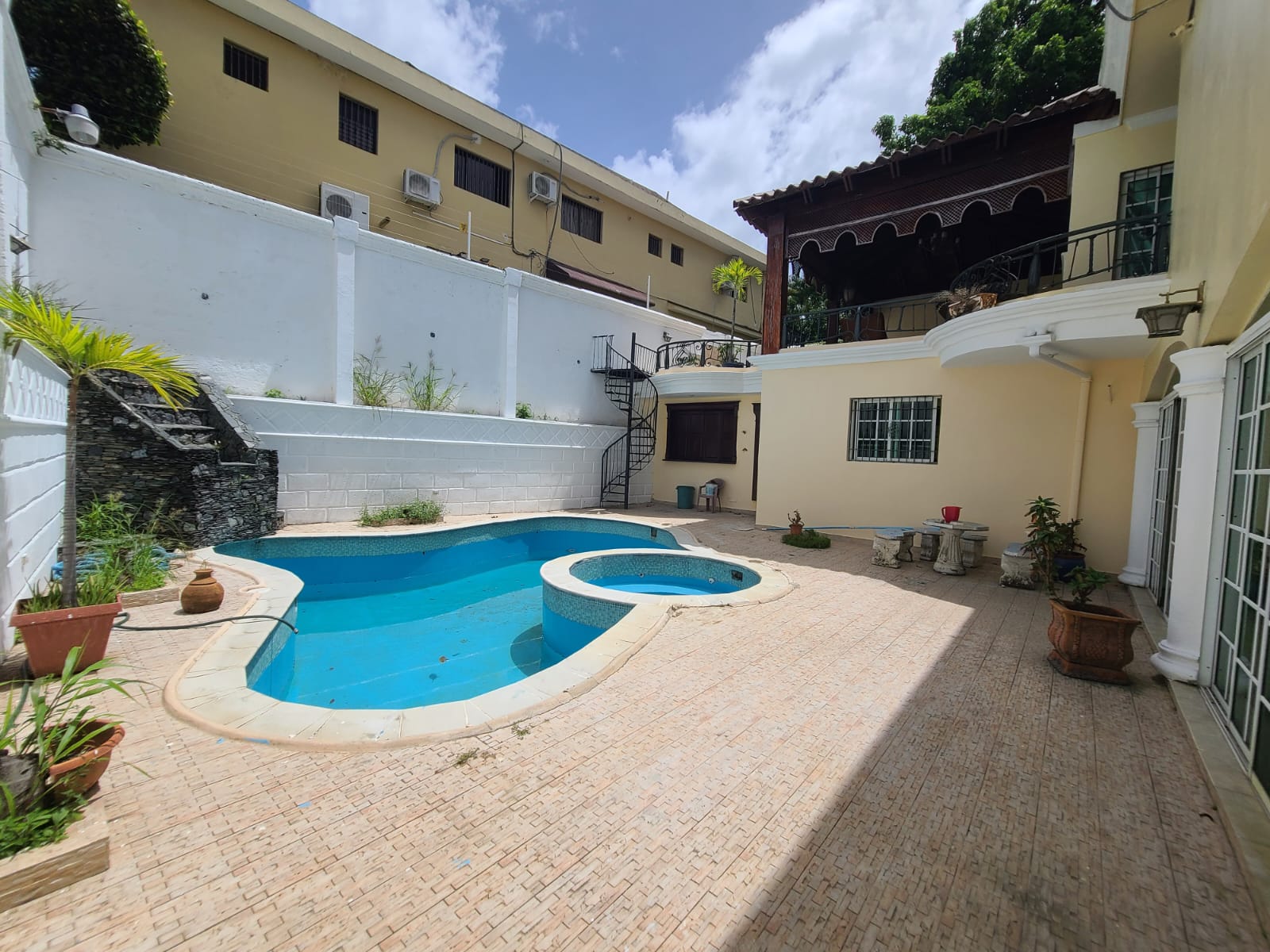 casas - Casa De 5 Habitaciones Y Piscina Arroyo Hondo 0