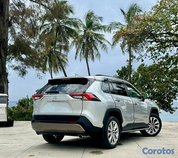 jeepetas y camionetas - Toyota rav4 limited 2024 12