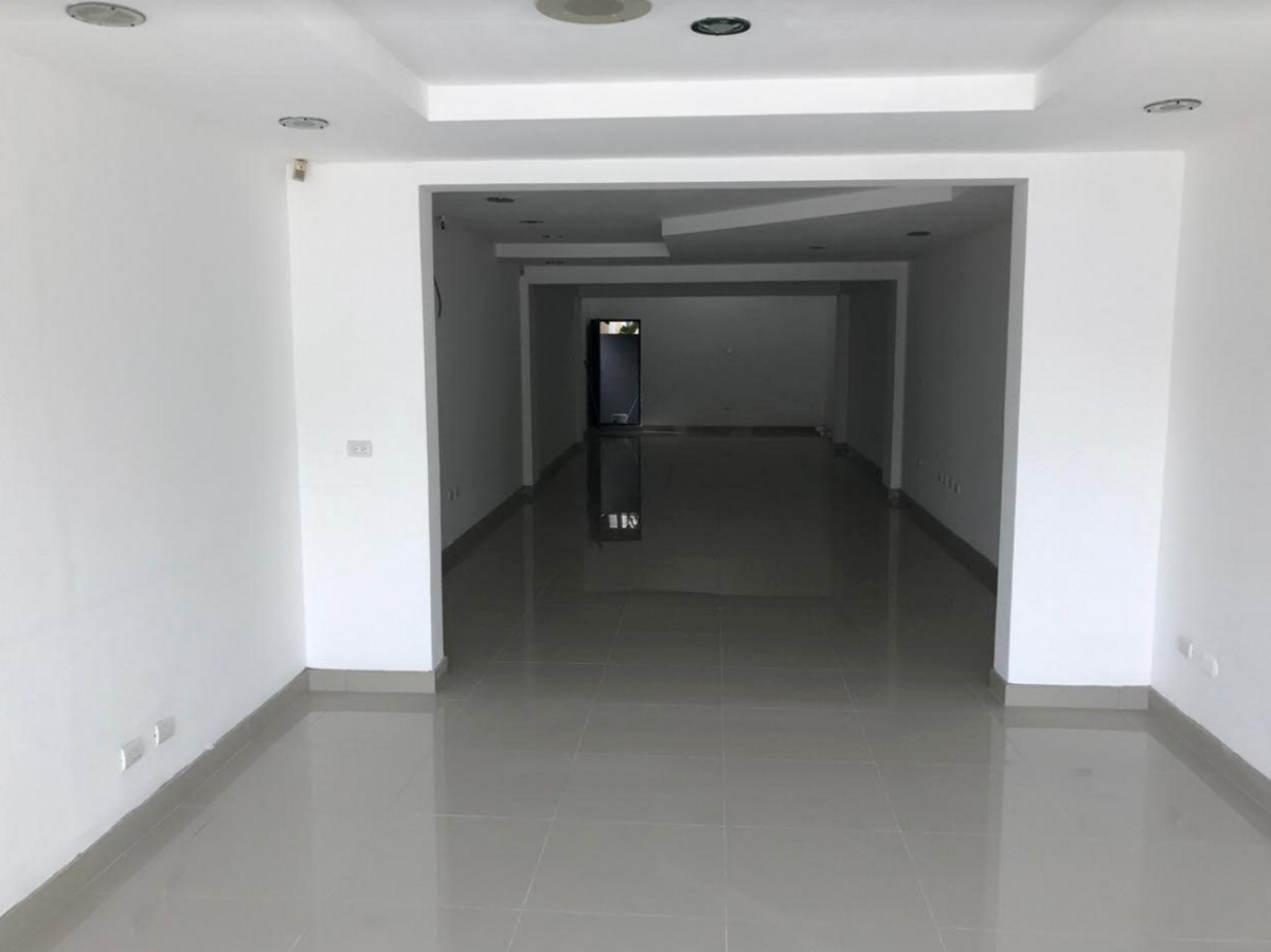 oficinas y locales comerciales - 🔵 Alquilo Local 100 mts en bella vista 1er piso 
 1