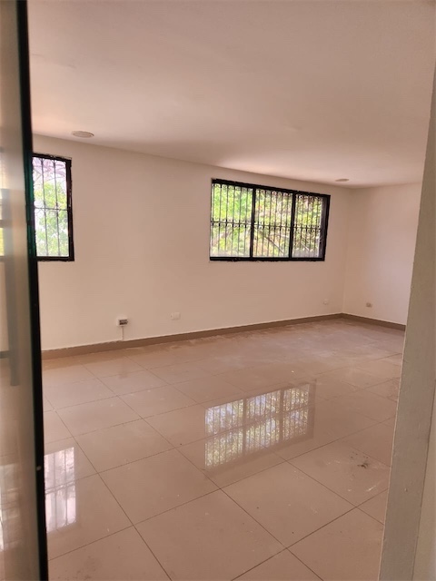 oficinas y locales comerciales - Local amplio dos niveles 8