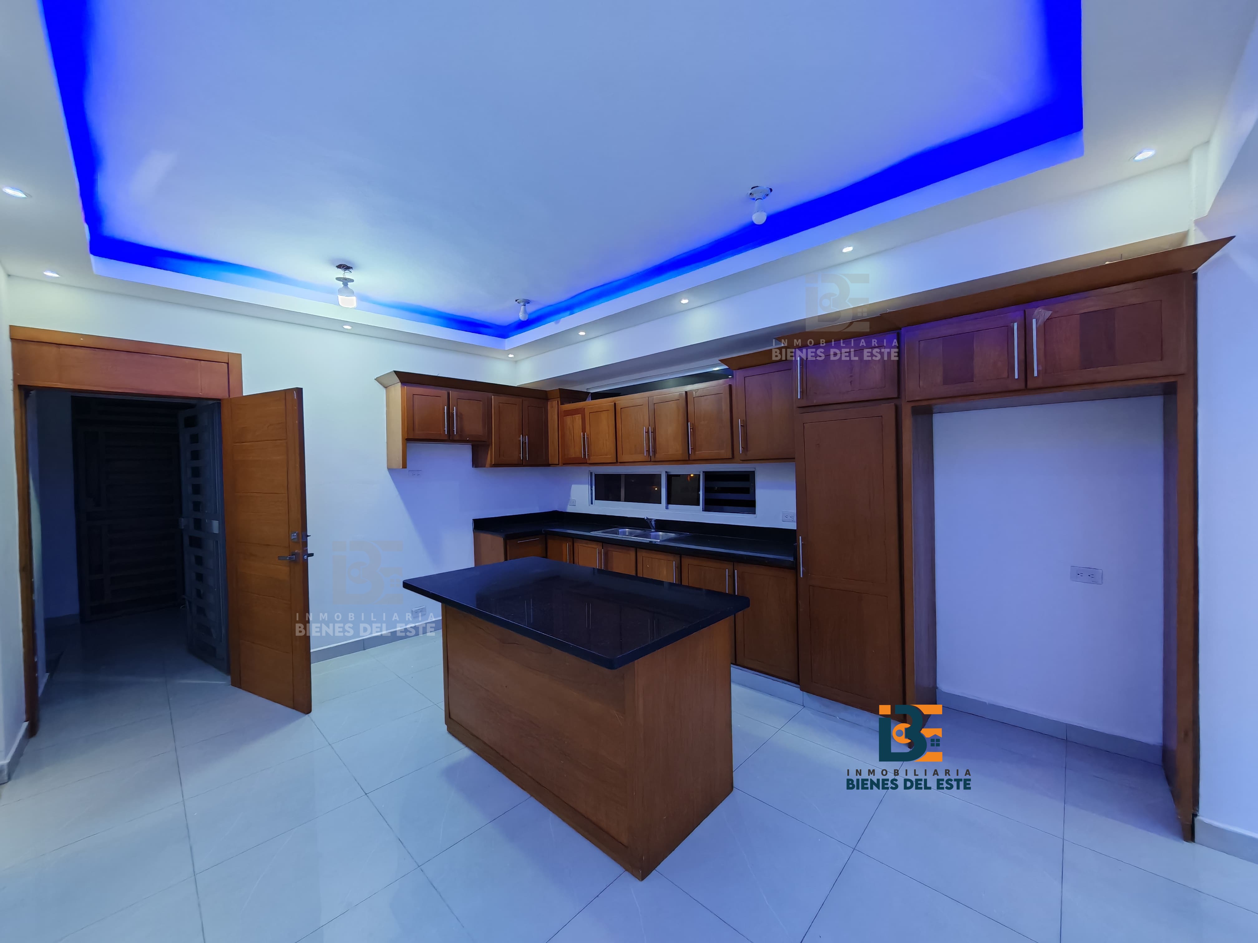 apartamentos - Se Alquila Lujoso Apartamento de Tres habitaciones 1