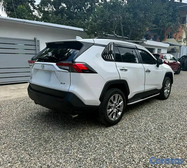 jeepetas y camionetas - Toyota rav4 2023 xle premium  5