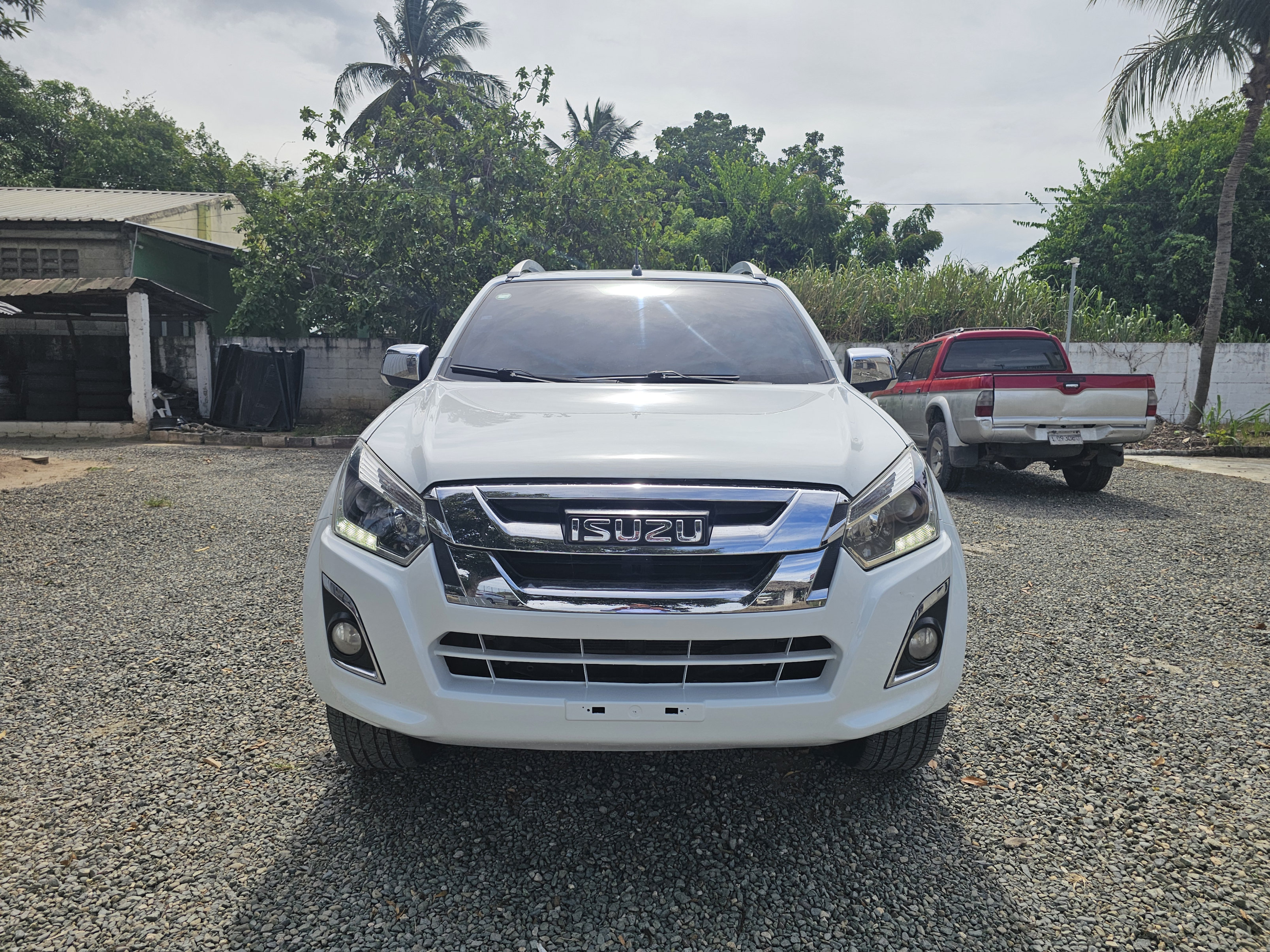 jeepetas y camionetas - Isuzu D-max 2017 full 2