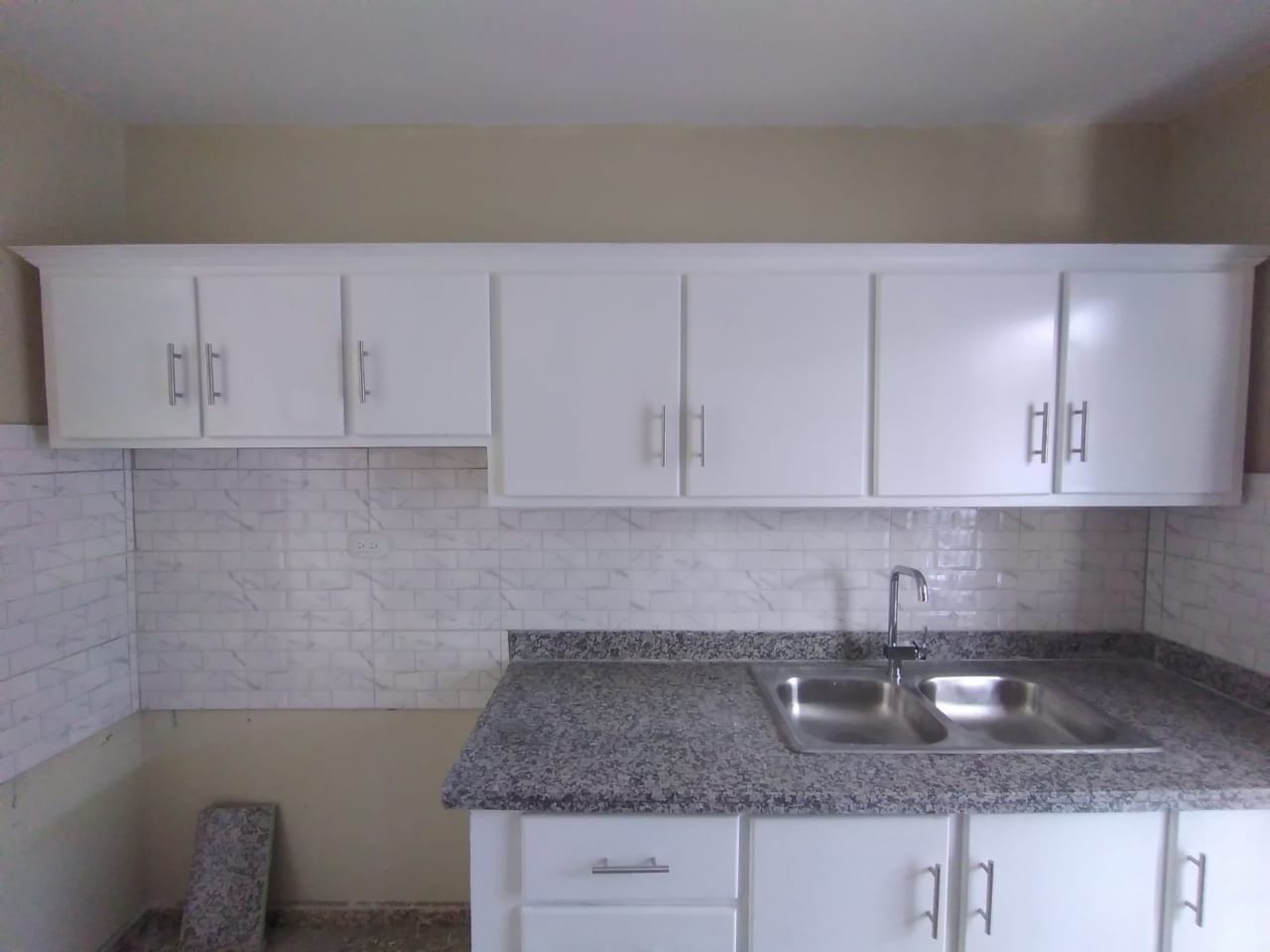 muebles y colchones - Gabinete de cocina blanco 