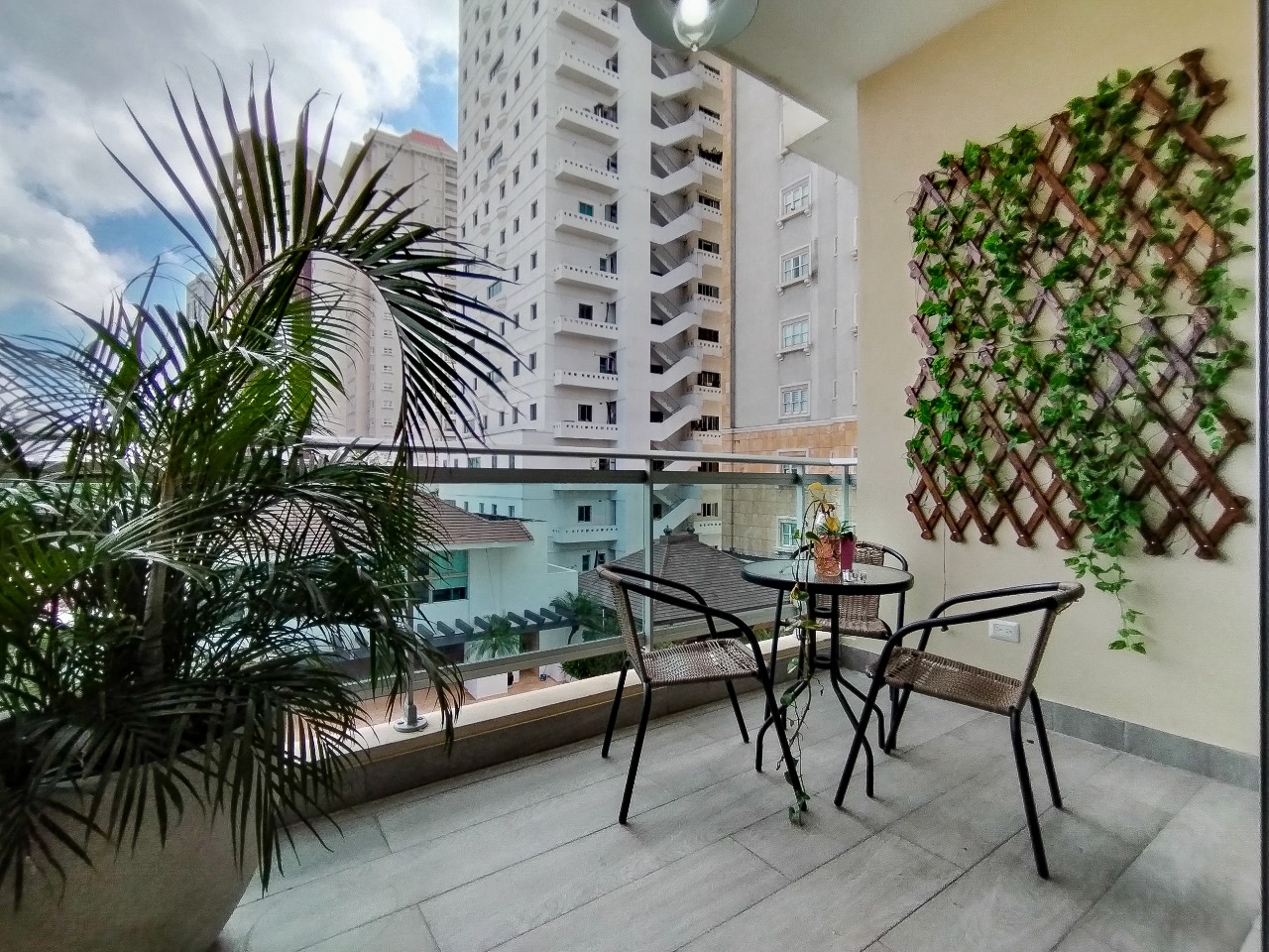 apartamentos - VENDO APARTAMENTO CONBALCON DESPEJADO EN CACICAZGO